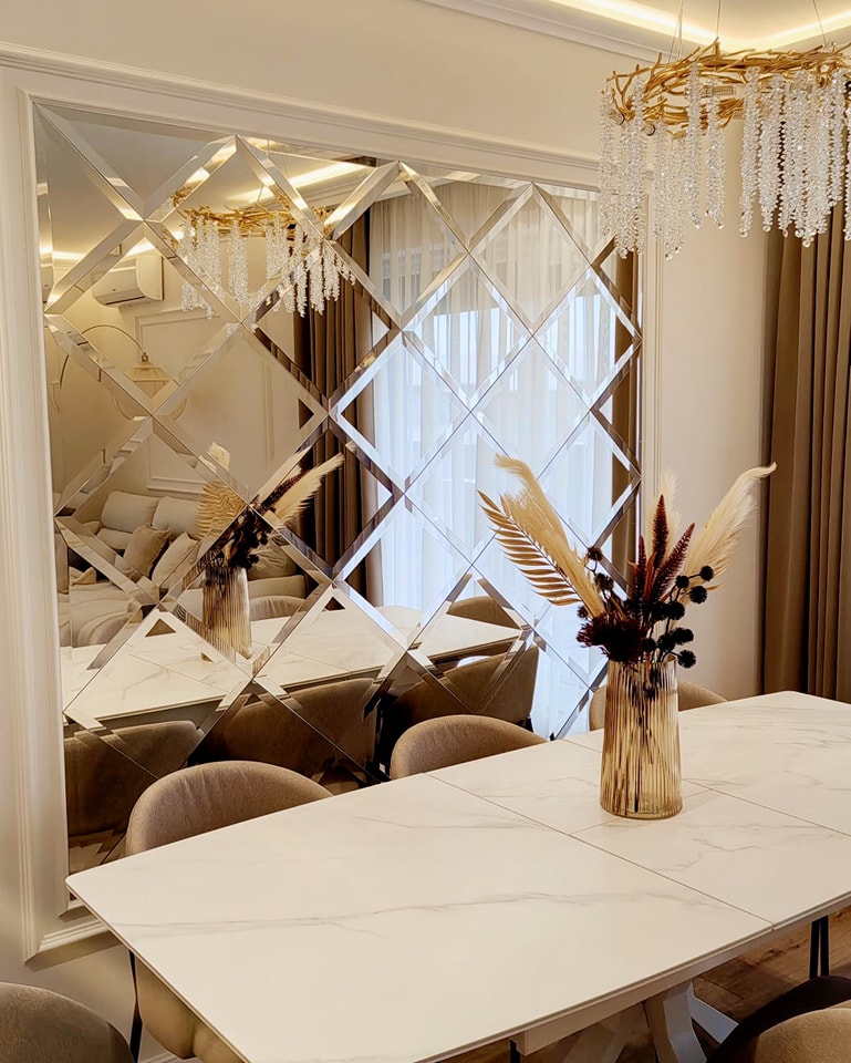 Oglindă în formă de romb